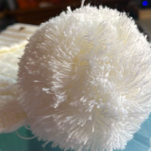 Kate Spade French Cream Pom Pom Beanie NWT One Size - Picture 5 of 9